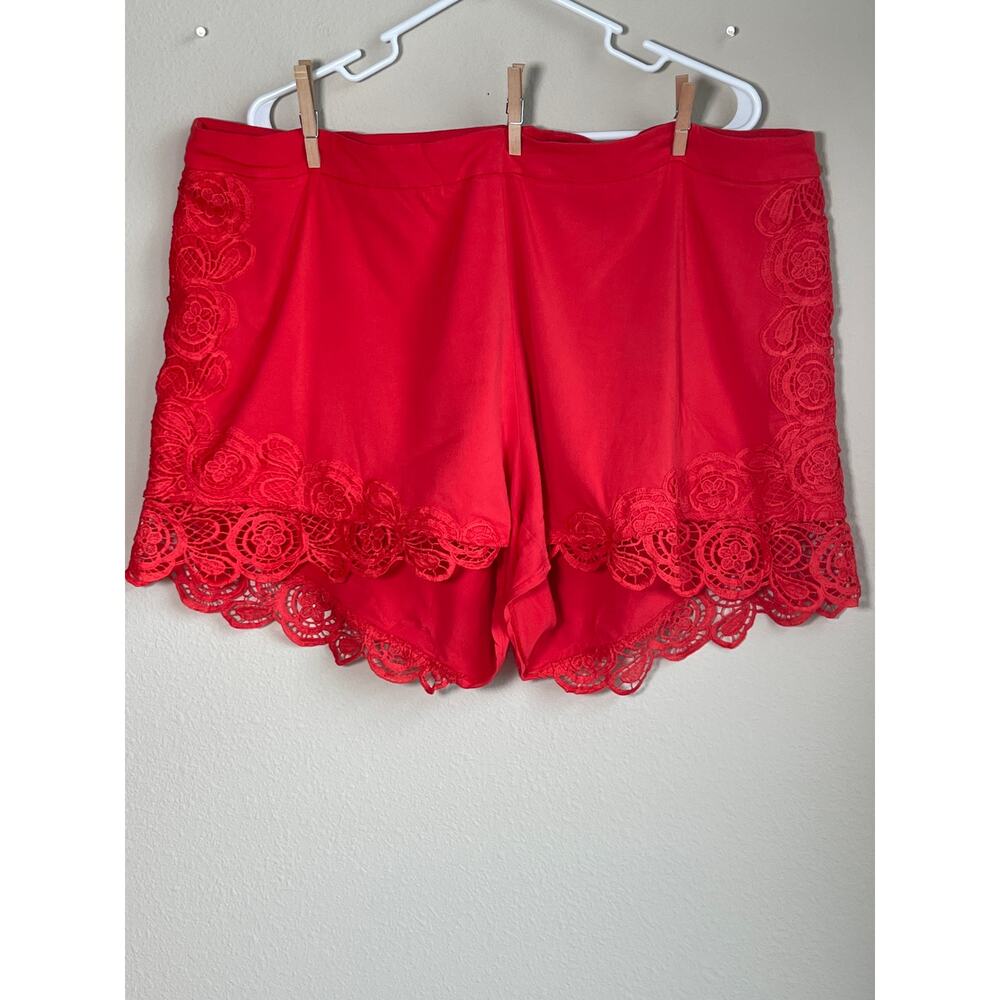 Torrid Size 22 Red Lace Applique Shorts - Plus Size (Repair Needed)